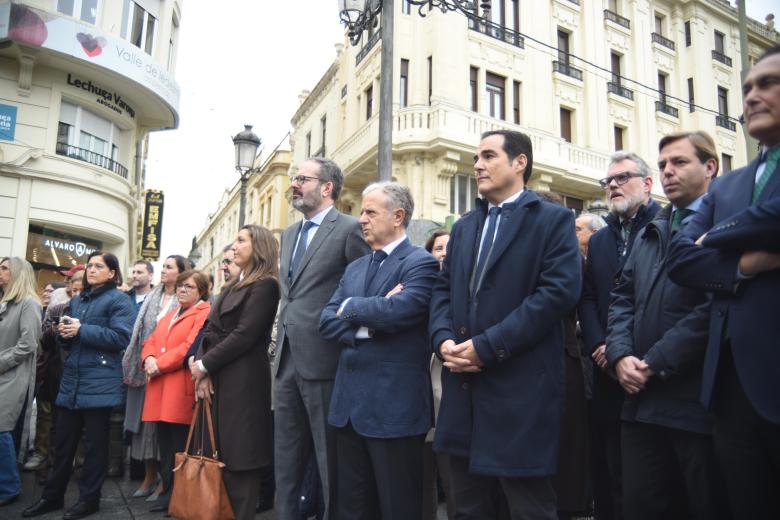 Inauguración del monumento al 4-D en la plaza de las Tendillas