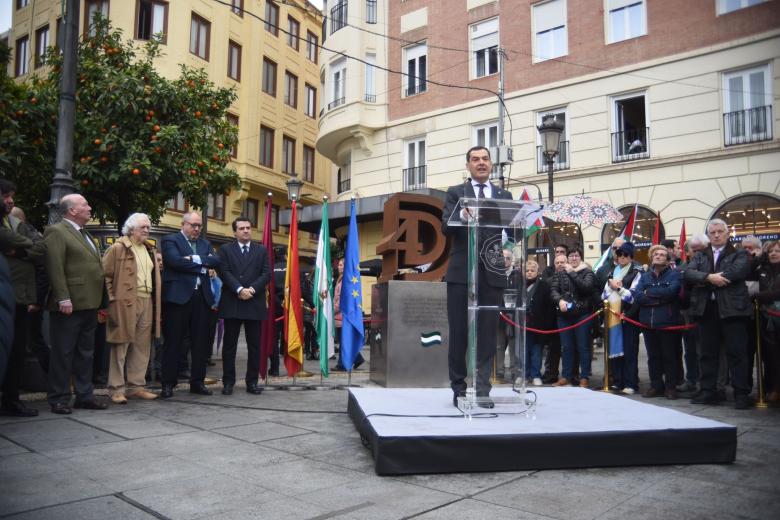 Inauguración del monumento al 4-D en la plaza de las Tendillas