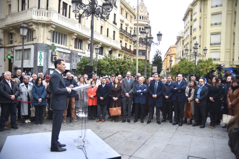 Inauguración del monumento al 4-D en la plaza de las Tendillas