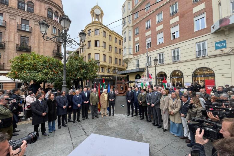 Inauguración del monumento al 4-D en la plaza de las Tendillas