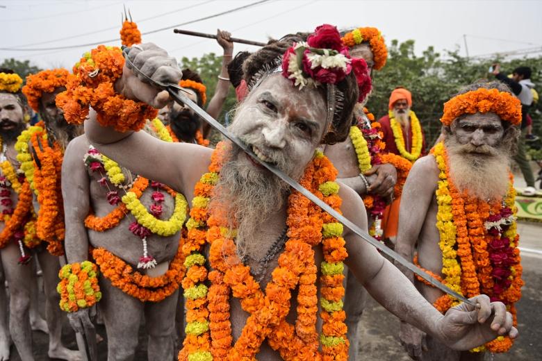 Una procesión acudiendo al Kumbh Mela