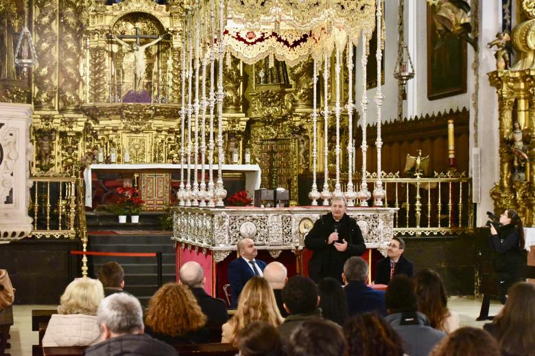 La presentación de las bambalinas del paso de la Candelaria, en imágenes