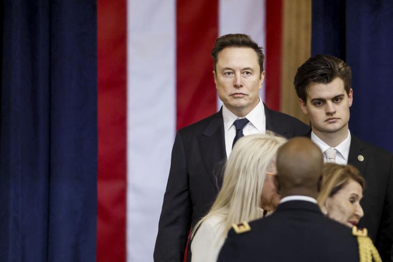 Elon Musk llega para asistir a la toma de posesión de Donald Trump