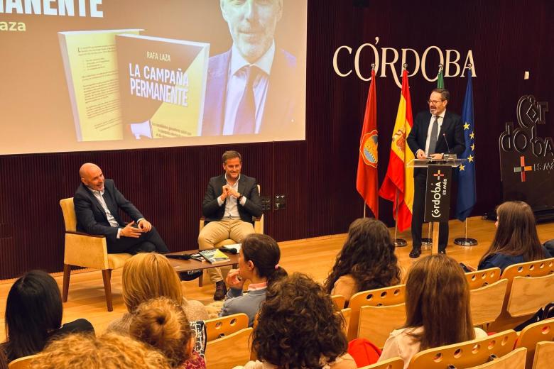 El autopr fue presentado por el presidente del PP cordobés, Adolfo Molina