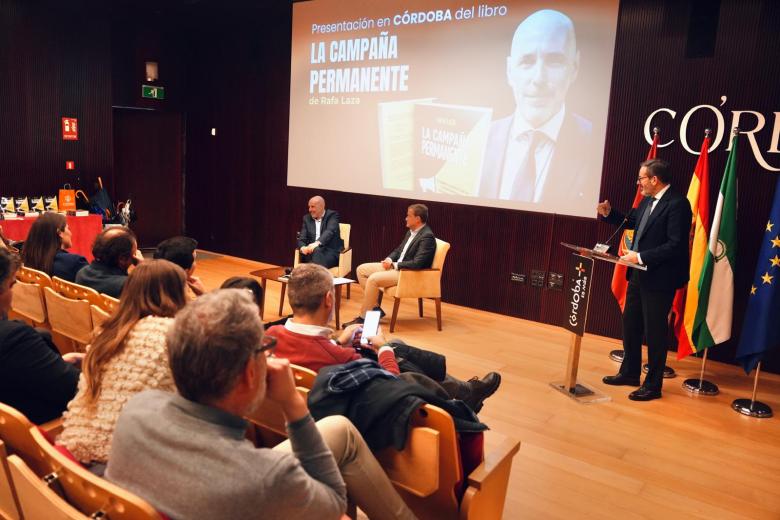 Rafa Laza, en la presentación de su libro 'La campaña permanente'