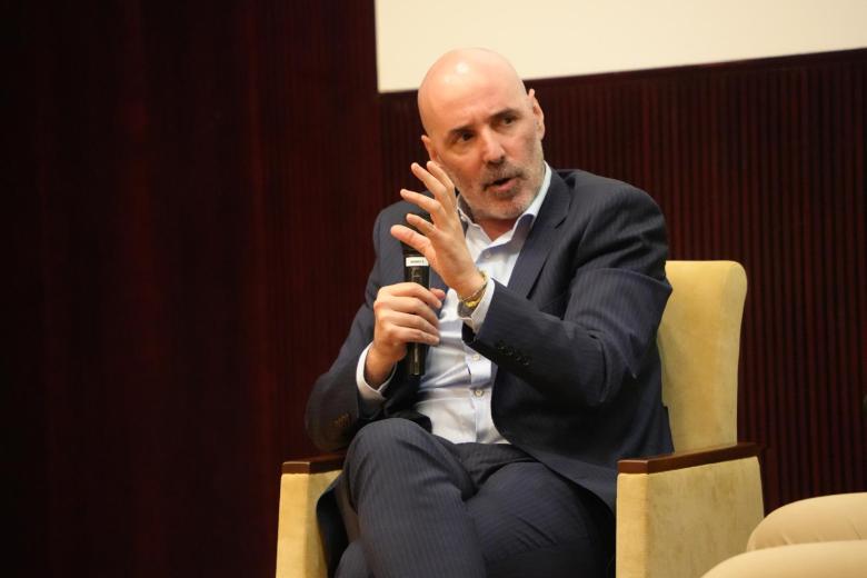 Rafa Laza, en la presentación de su libro 'La campaña permanente'