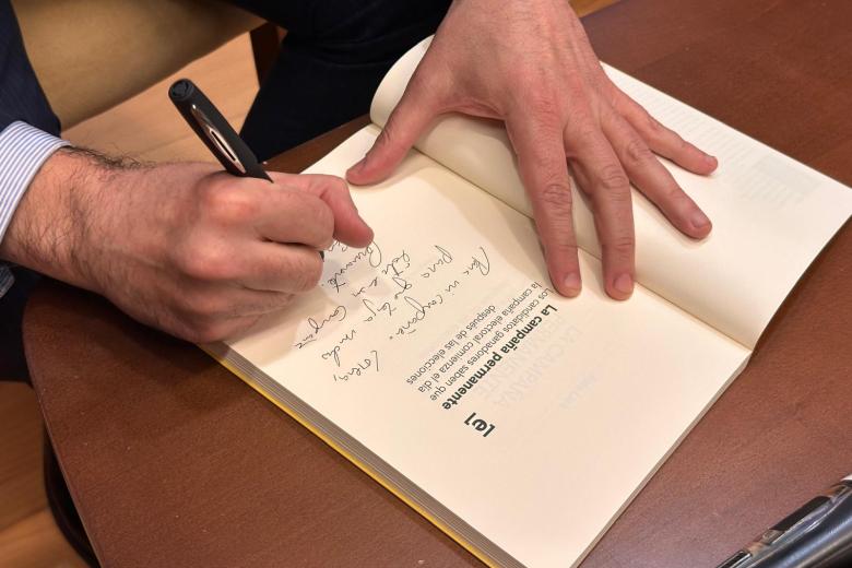 Rafa Laza, en la presentación de su libro 'La campaña permanente'