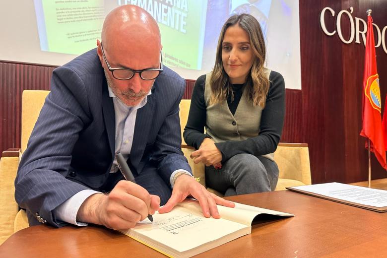 Rafa Laza, en la presentación de su libro 'La campaña permanente'