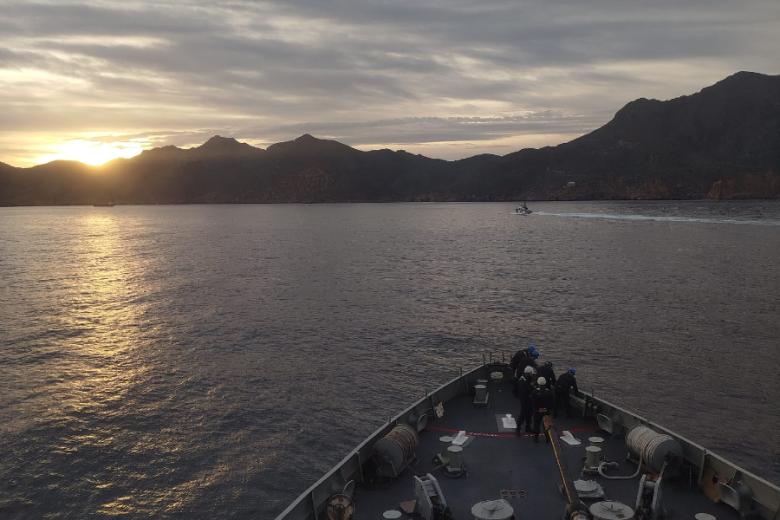 Desde las inmediaciones de #Cartagena el buque de acción marítima #Rayo nos da las #BuenasNoches. Alistado y fondeado preparándose para su inspección de capacidades.