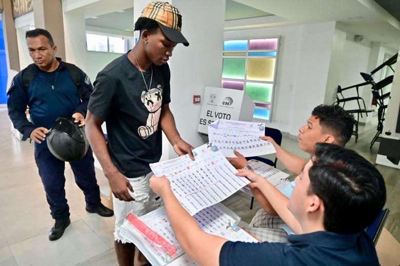 People vote at a polling station during the presidential election in Guayaquil, Guayas province, Ecuador, on February 9, 2025. Some 14 million Ecuadorans began voting Sunday to decide who will lead the violence-wracked Andean nation through its worst crisis in half a century. (Photo by MARCOS PIN / AFP)