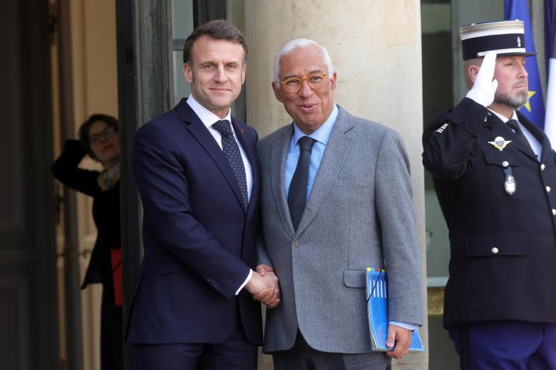 António Costa, presidente del Consejo Europeo, junto a Emmanuel Macron