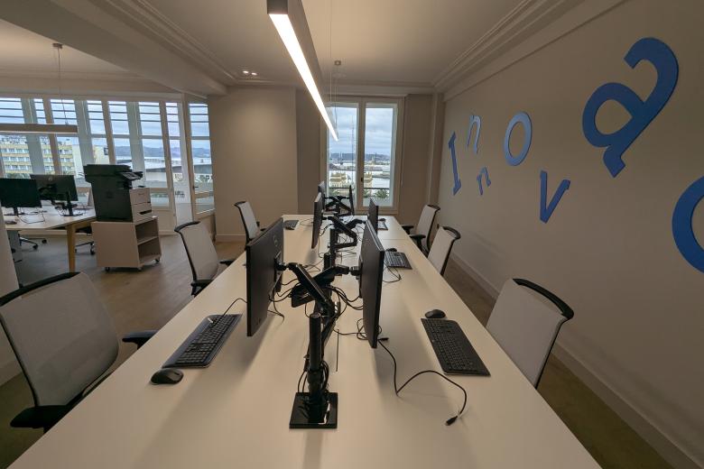 El director ejecutivo de Territorios de Abanca señaló que el resultado de la obra “permite el perfecto equilibrio entre espacio modernos y restaurados”. Así se puede apreciar a lo largo de todos los rincones del inmueble. La operación de rehabilitación ha sido compleja y ha requerido  un importante esfuerzo de Abanca. Según reconocían los responsables de la entidad, posiblemente hubiera sido más barato derribar el edificio y construir uno nuevo.