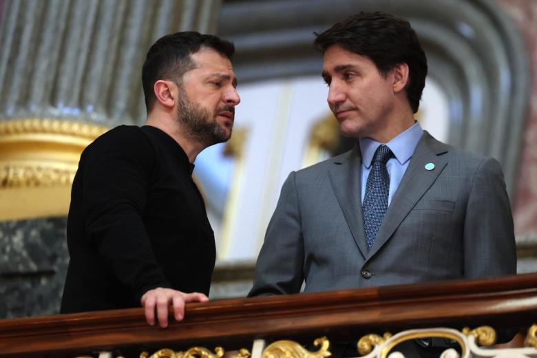 Volodimir Zelenski, conversando con el presidente de Canadá, Justin Trudeau