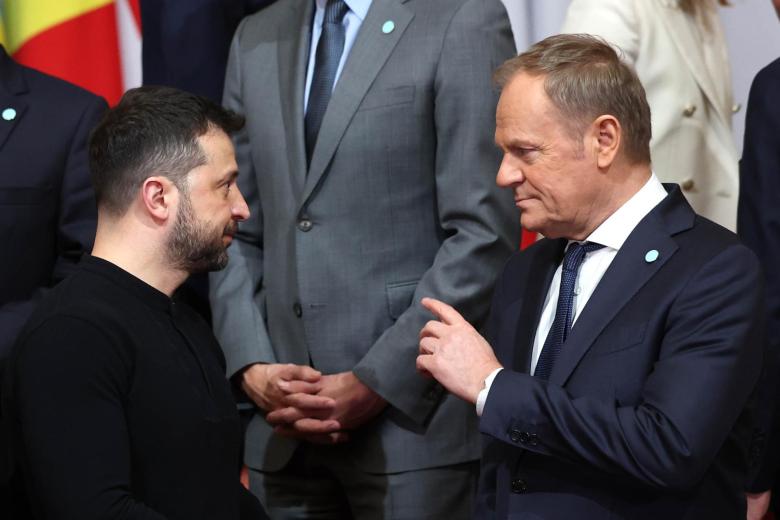 Volodimir Zelenski conversando con Donald Tusk