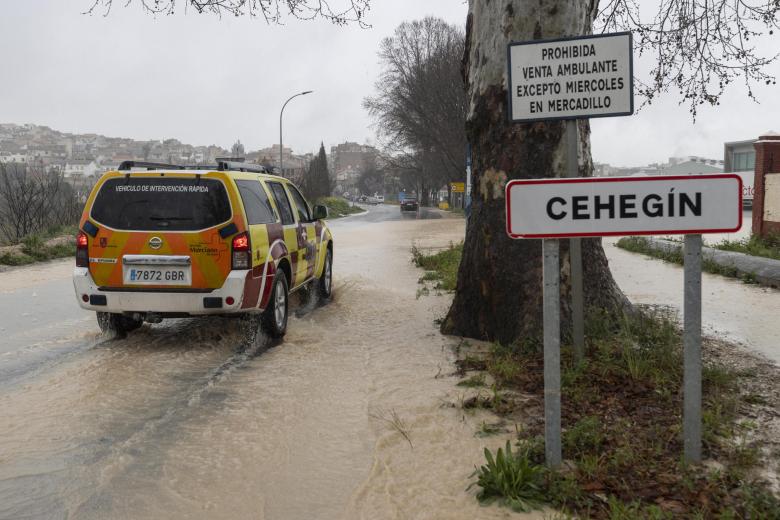 El temporal de lluvias que golpea especialmente al Mediterráneo ha puesto este jueves en alerta naranja a la Comunidad Valenciana, Cataluña y Murcia, antes de dar paso el viernes a una borrasca atlántica con precipitaciones generalizadas, pero más intensas en el oeste y los Pirineos.