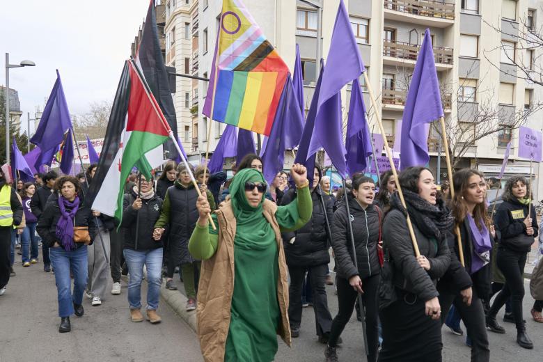Manifestación organizada por el Movimiento Feminista de Euskal Herria con motivo del Día Internacional de la Mujer, bajo el lema "Faxismoaren kontra ausardia eta aliantza feministak" (Contra el fascismo, valentía y alianzas feministas), este sábado en Vitoria. EFE / L. Rico