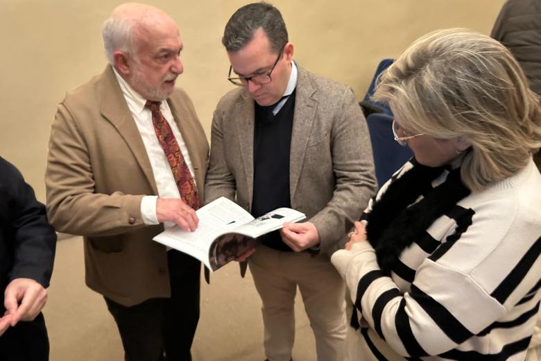 Presentación de la revista 'Estación de Penitencia' en Puente Genil