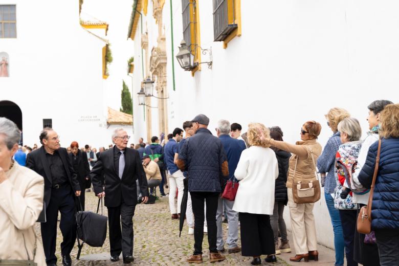 Ambiente en la plaza de Capuchinos de Córdoba este Viernes de Dolores