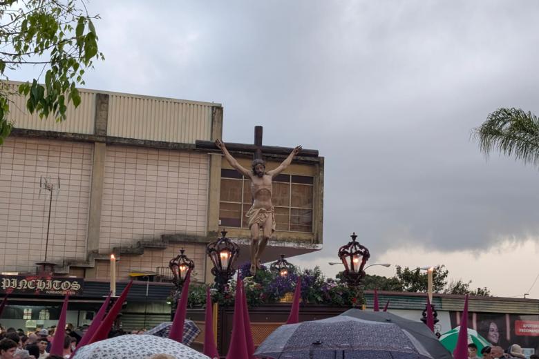 Sábado de Pasión semana santa córdoba 2025 la estrella figueroa lluvia banda cera niños