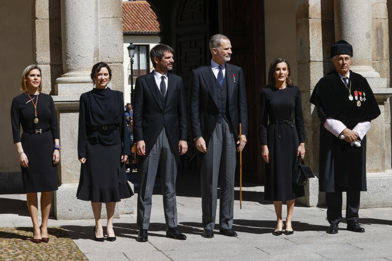 Spanish King Felipe VI and Queen Letizia with Isabel Diaz Ayuso and Ernest Urtasum during Miguel de Cervantes awards in Alcalá de Henares( Madrid) on Wednesday, 23 April 2025.