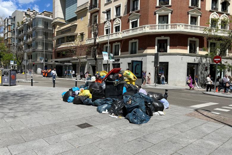 El Ayuntamiento de Madrid ha anunciado a las empresas de recogida de basuras una sanción de 1,6 millones de euros por el quebrantamiento de los mínimos fijados