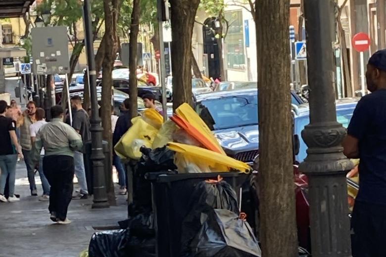 Los trabajadores que recogen los residuos domiciliarios y los contenedores de tapa naranja (restos), marrón (orgánica) y amarilla (plástico-metal-brik) son los que están llamados a la huelga