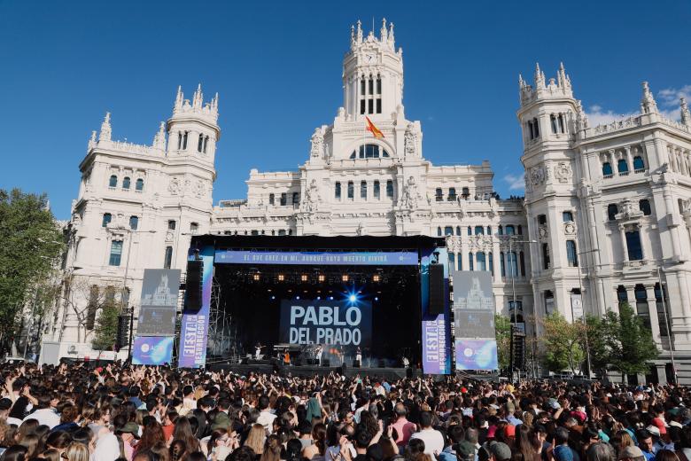 Imagen de la Plaza de Cibeles repleta de asistentes a la III Fiesta de la Resurrección