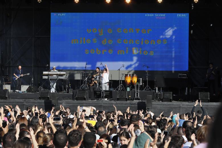 Miles de asistentes disfrutan de los conciertos de la III Fiesta de la Resurrección