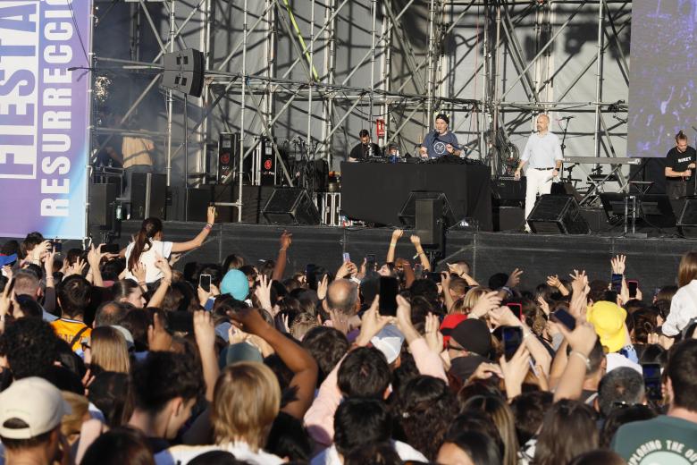 DJ Pulpo pinchando en la III Fiesta de la Resurrección