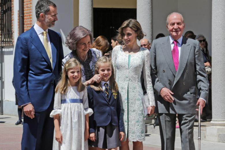 Spanish Kings Felipe VI and Letizia with daughters Princess Leonor and Sofia of Borbon and Queen Sofia of Greece during Easter Sunday Mass in Palma de Mallorca.
Sunday 05 April 2015
Palma de Mallorca