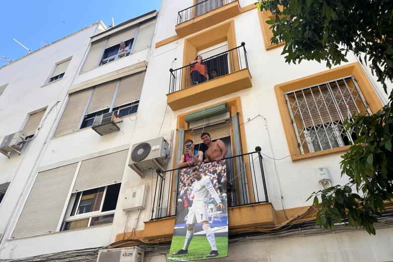 Algunos optan por vivirlo con humor y resigmación