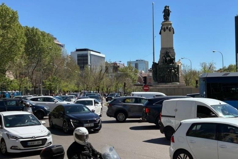Imagen del tráfico en plena Castellana de Madrid