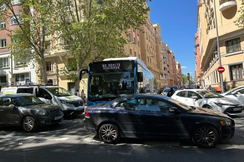 Los autobuses iban repletos de personas y algunos no admitían más viajeros