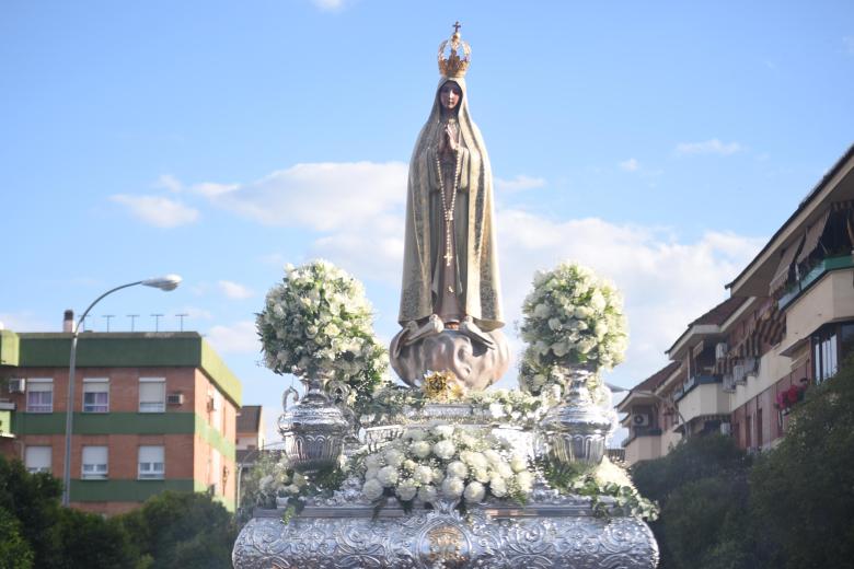 La procesión de la Virgen de Fátima, en imágenes