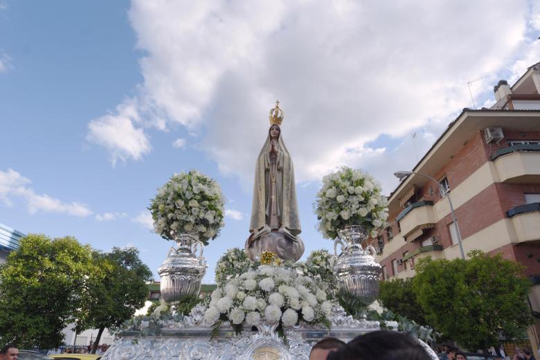 La procesión de la Virgen de Fátima, en imágenes