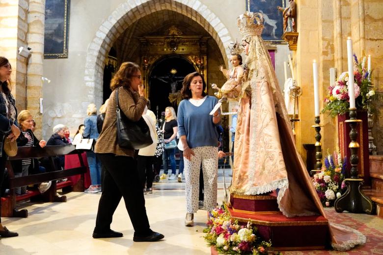 Besamanos de la Virgen de los Remedios en San Lorenzo (Córdoba)