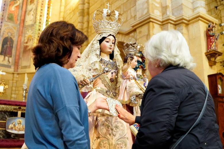 Besamanos de la Virgen de los Remedios en San Lorenzo (Córdoba)