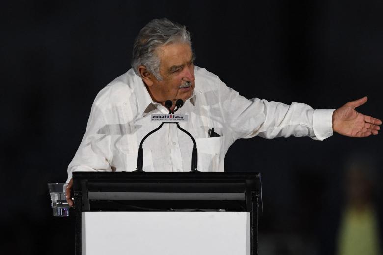 Uruguayan former President an guerrillas Jose Mujica speaks during the shooting of an interview by director Emir Kusturica at Mujica's home in Montevideo on December 12, 2016. Kusturica is shooting the last scenes of his documentary about Mujica. (Photo by Pablo PORCIUNCULA / AFP)
