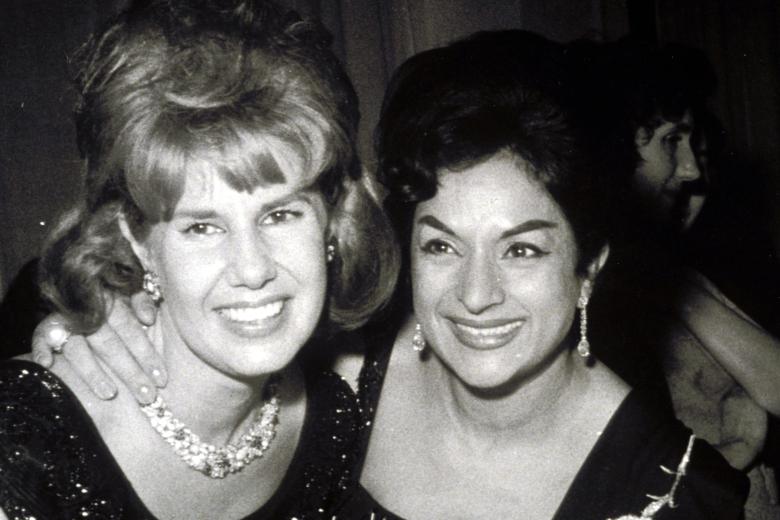 Las cantantes Rocio Jurado y Lola Flores en Chipiona
1991