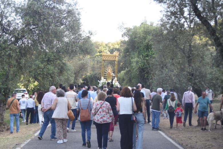 La procesión de la Virgen de Linares, en imágenes