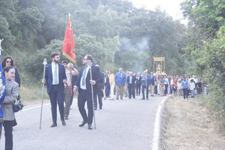 La procesión de la Virgen de Linares, en imágenes