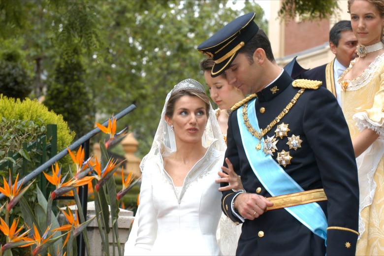 BODA REAL DEL PRINCIPE FELIPE DE BORBON Y DOÑA LETIZIA ORTIZ ROCASOLANO ( CON TIARA ) , PRINCIPES DE ASTURIAS , EN LA CATEDRAL DE LA ALMUDENA . 
VISITA A LA BASILICA DE NUESTRA SEÑORA DE ATOCHA DONDE LA PRINCESA DE ASTURIAS DEPOSITO SU RAMO DE NOVIA
EN LA FOTO LOS PRINCIPES DE ASTURIAS A SU SALIDA DE LA BASILICA . 
©KORPA
22/05/2004
MADRID *** Local Caption *** REAL WEDDING OF THE PRINCIPE FELIPE OF BORBON AND DOÑA LETIZIA ORTIZ ROCASOLANO, PRINCIPES OF ASTURIAS, IN THE CATHEDRAL OF THE ALMUDENA