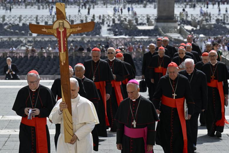 Pope Leo XIV walk through the Holy Door to enter in the St Peter's Basilica prior the Holy Mass as part of the Jubilee 2025 of the Holy See , in The Vatican , on June 9, 2025. (Photo by Filippo MONTEFORTE / AFP)