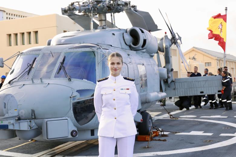 La Princesa Leonor embarcando en la fragata Blas de Lezo