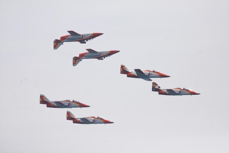 Festival aéreo ‘Aire 2025’, en el Centro Deportivo y Cultural del Ejército del Aire y del Espacio (C.D.S.C.M.E.A.) 'Fernández de Tudela', a 15 de junio de 2025, en San Javier, Región de Murcia (España). Este festival, que se celebra en conmemoración del 40º aniversario de la Patrulla Águila, reúne a las mejores patrullas acrobáticas de Europa, junto con otras aeronaves históricas y de actualidad del Ejército del Aire y del Espacio.
Edu Botella / Europa Press
15 JUNIO 2025;FESTIVAL;AÉREO;AIRE;EXHIBICIÓN
15/6/2025