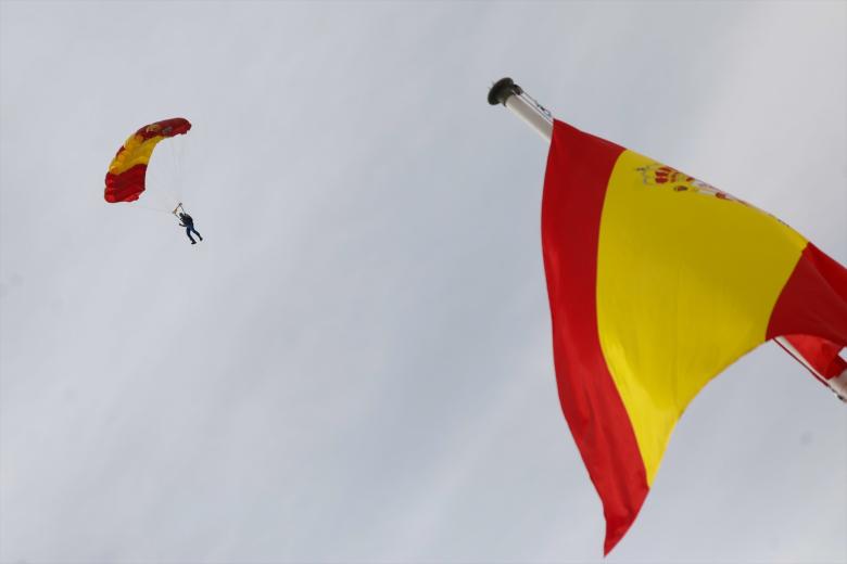 Festival aéreo ‘Aire 2025’, en el Centro Deportivo y Cultural del Ejército del Aire y del Espacio (C.D.S.C.M.E.A.) 'Fernández de Tudela', a 15 de junio de 2025, en San Javier, Región de Murcia (España). Este festival, que se celebra en conmemoración del 40º aniversario de la Patrulla Águila, reúne a las mejores patrullas acrobáticas de Europa, junto con otras aeronaves históricas y de actualidad del Ejército del Aire y del Espacio.
Edu Botella / Europa Press
15 JUNIO 2025;FESTIVAL;AÉREO;AIRE;EXHIBICIÓN
15/6/2025