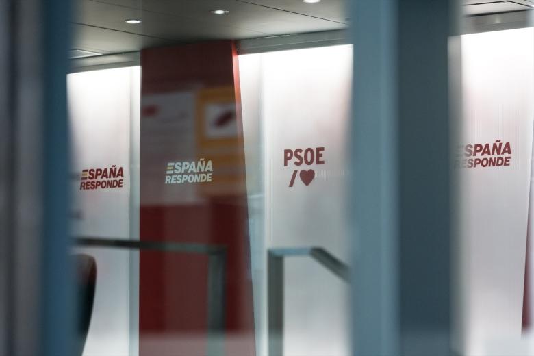 Sede del PSOE de la calle Ferraz, a 20 de junio de 2025, en Madrid (España). Agentes de la Unidad Central Operativa (UCO) de la Guardia Civil se han personado en la sede nacional del PSOE, en la calle Ferraz de Madrid, para realizar un clonado del correo electrónico de Santos Cerdán