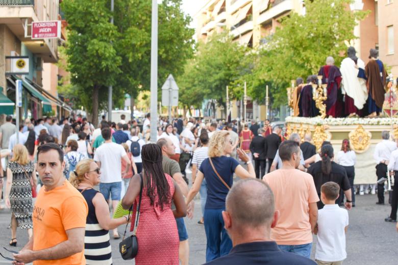 El traslado del paso de misterio de la Sagrada Cena a la Catedra, en imágenes