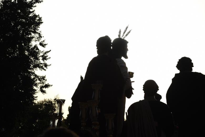 El traslado del paso de misterio de la Sagrada Cena a la Catedra, en imágenes