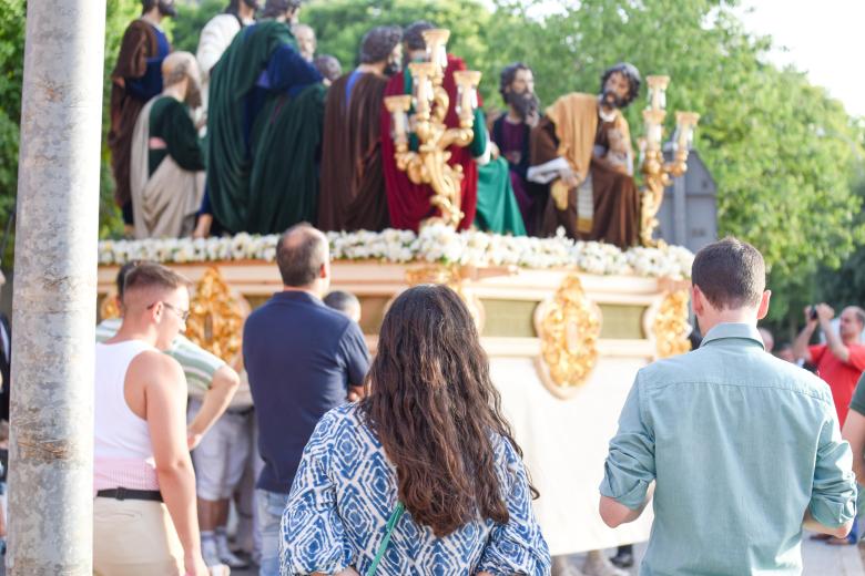 El traslado del paso de misterio de la Sagrada Cena a la Catedra, en imágenes